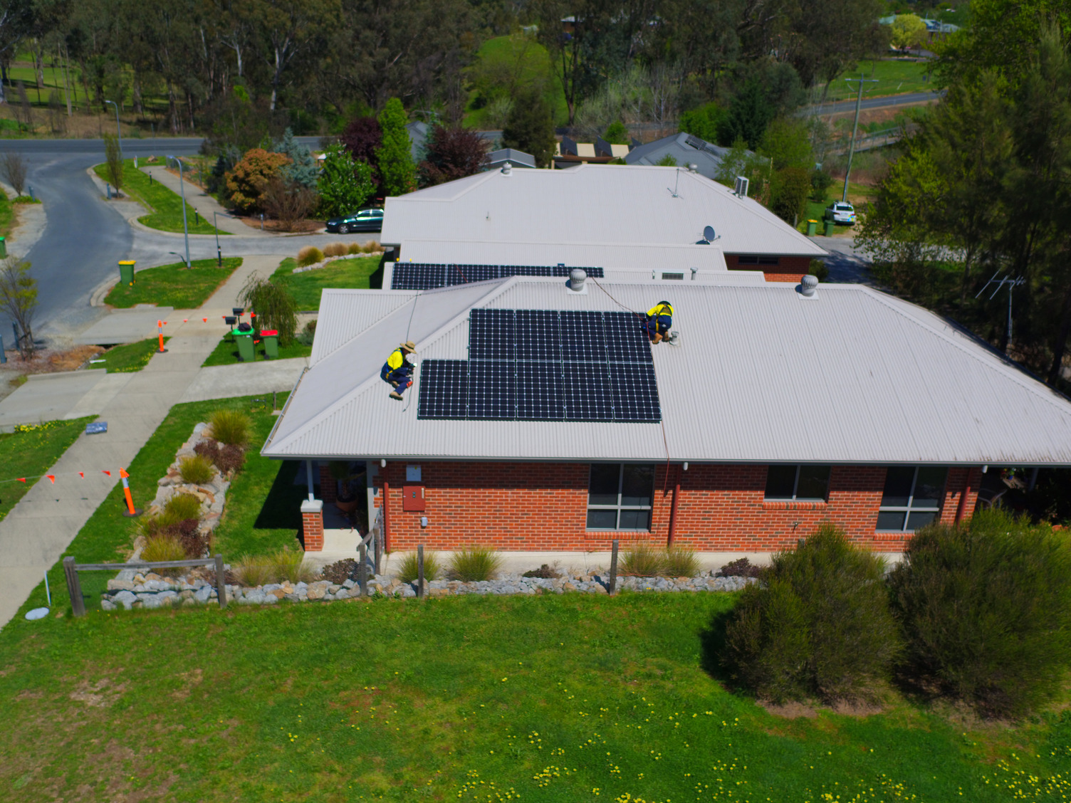 A house with solar panels on the rood